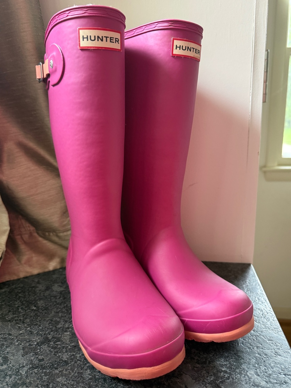 Like new! 🩷🩷🩷 Original Prismatic Pink Fleece Insulated Boots, G5, MSRP $165